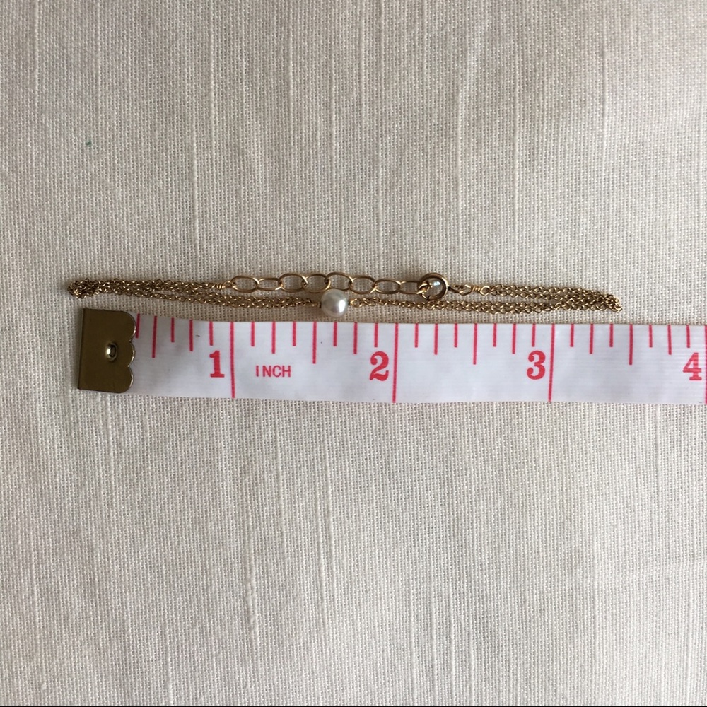 ✨FREE ADD ON ITEM✨ Gold + Pearl Bracelet - Picture 3 of 4